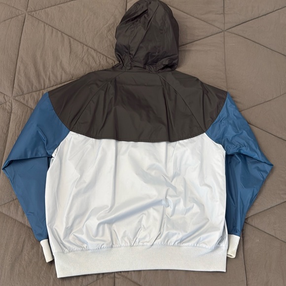 Nike Windrunner Jacket - Picture 2 of 4